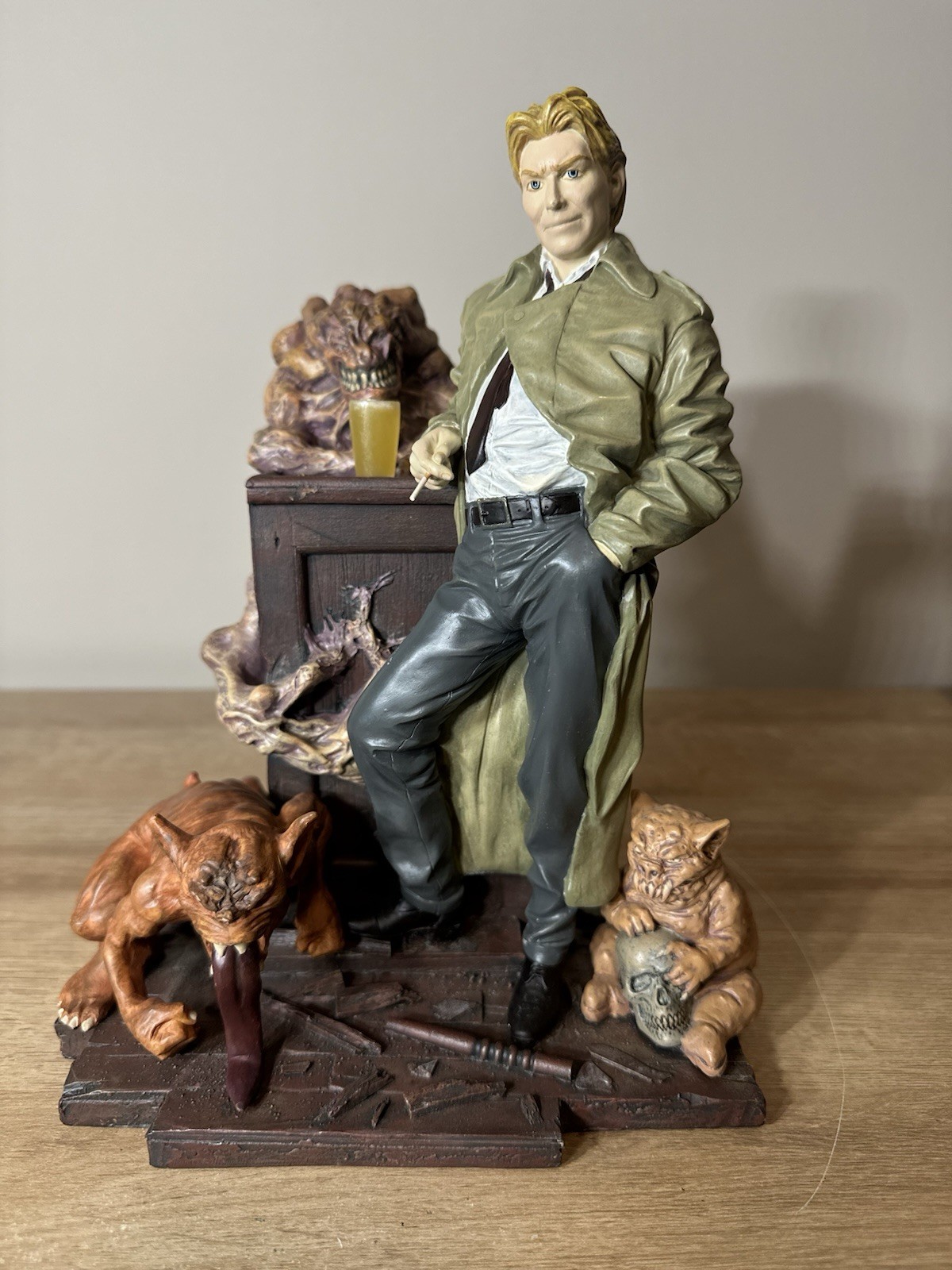 1998 DC John Constantine Hellblazer Cold Cast Statue William Paquet 1985/2500 1998 DC John Constantine Hellblazer Cold Cast Statue William Paquet 1985/2500