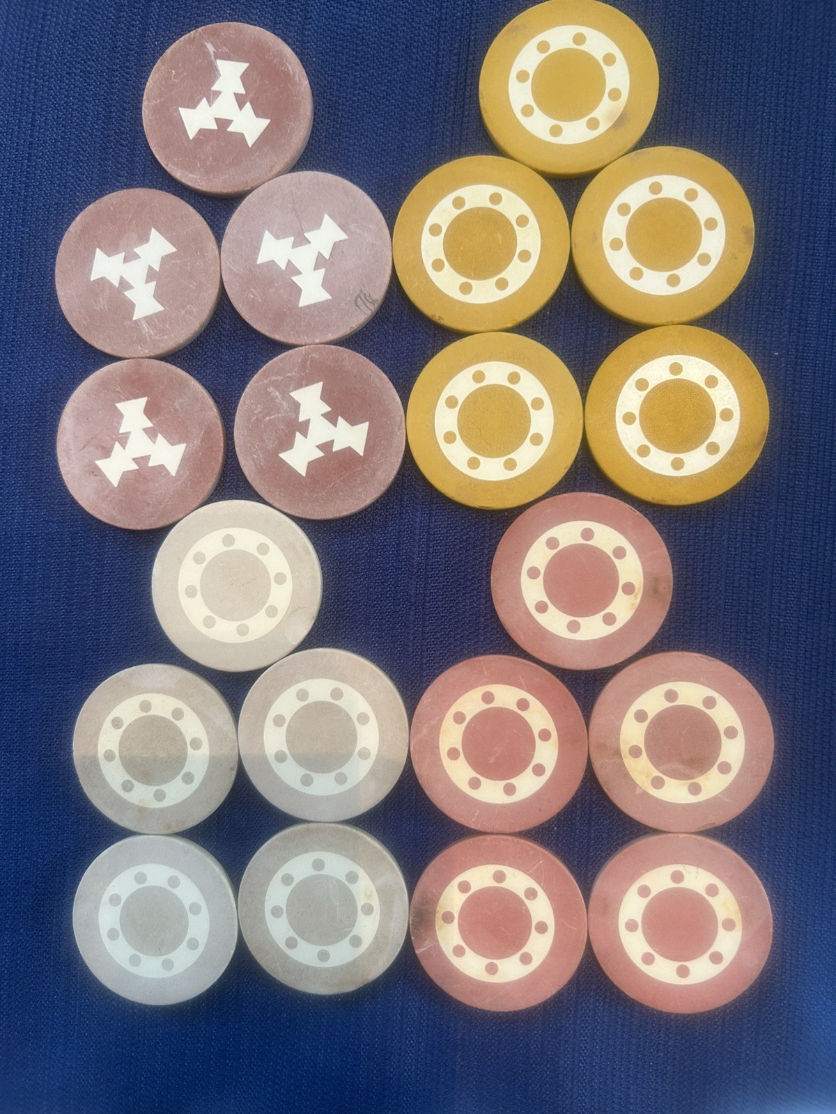 20 Vintage Antique Inlaid Clay Poker Chips 20 Vintage Antique Inlaid Clay Poker Chips