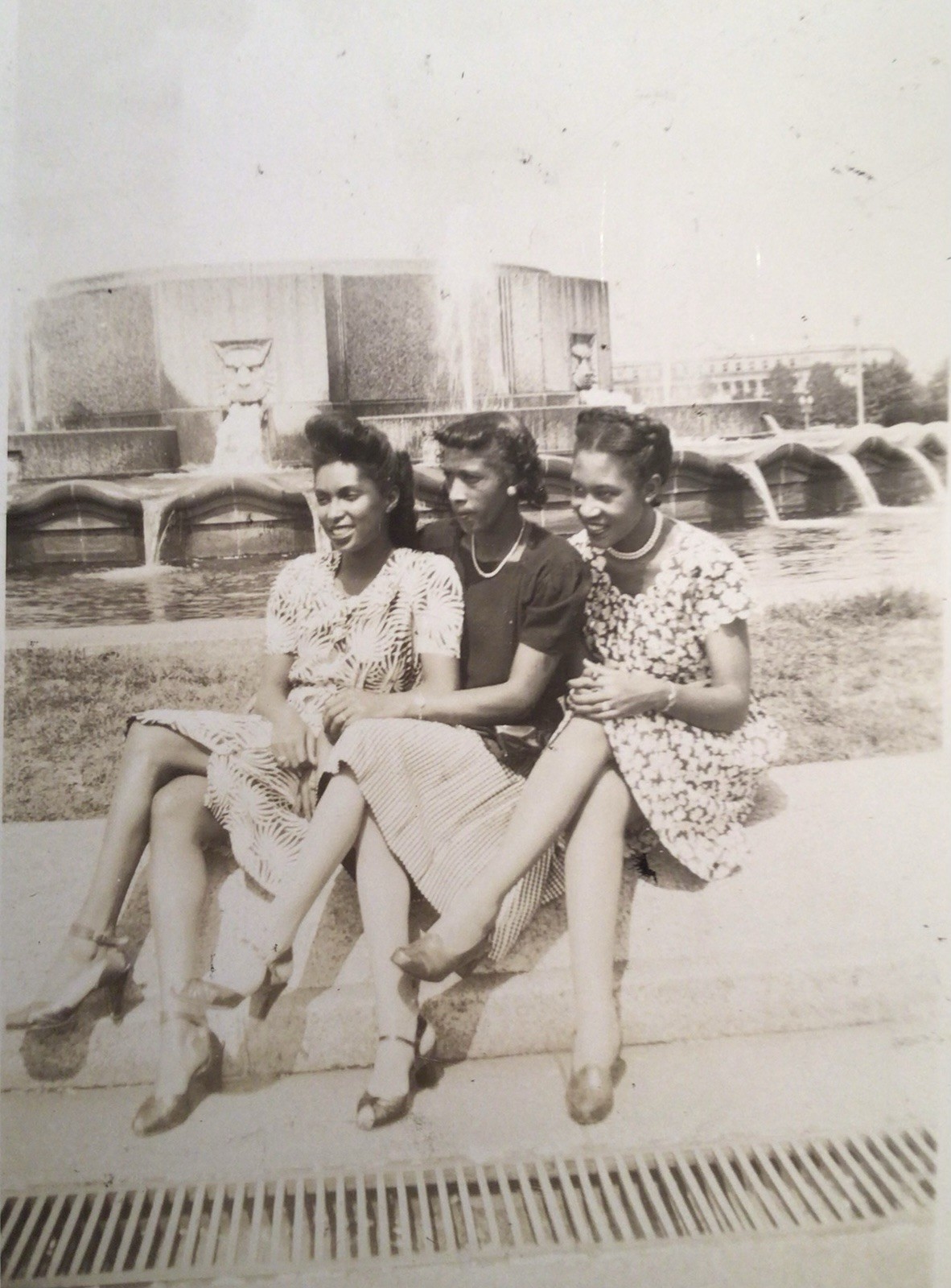 1940’s PHOTO Three Beautiful Young Lady African American Black Showing Legs