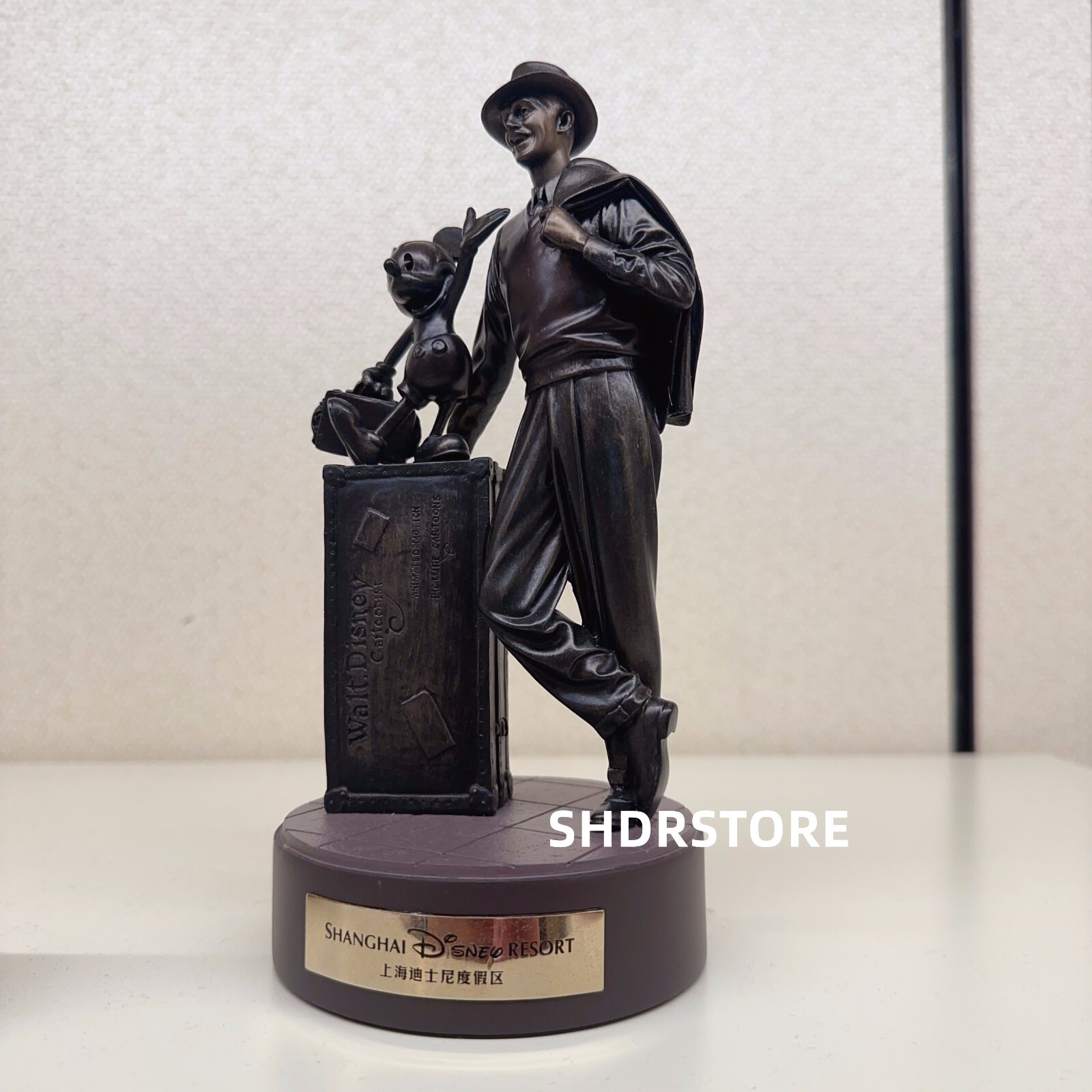 Disney walt mickey mouse resin figurine decoration with box disneyland exclusive Disney walt mickey mouse resin figurine decoration with box disneyland exclusive