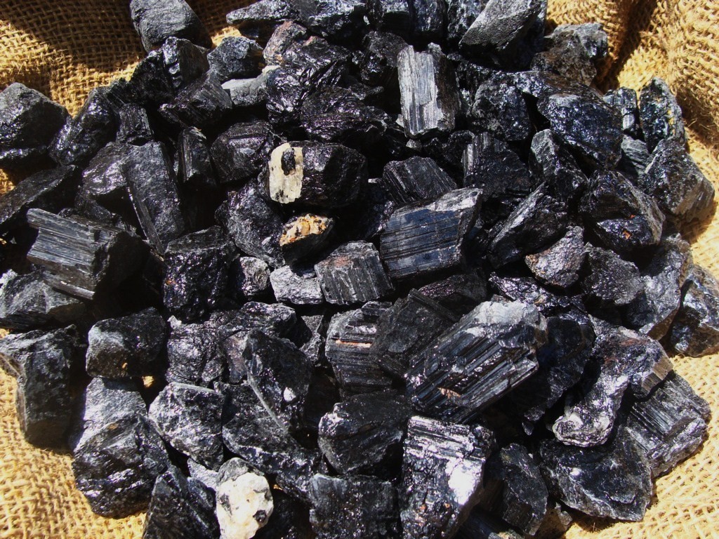 3000 Carat Lots of Unsearched Natural Black Tourmaline - Plus a FREE Faceted Gem