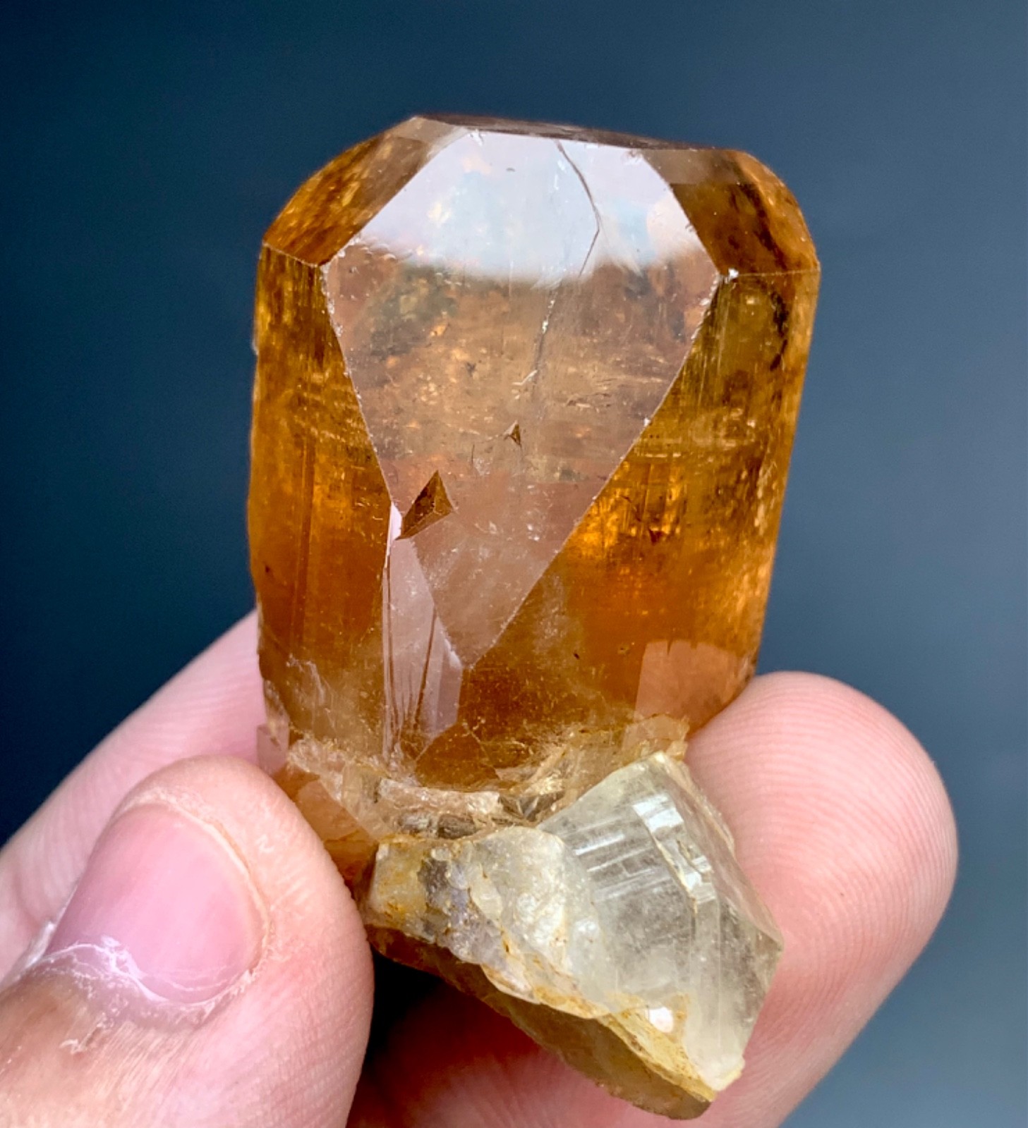 155 Carat Topaz crystal specimen from Pakistan 155 Carat Topaz crystal specimen from Pakistan