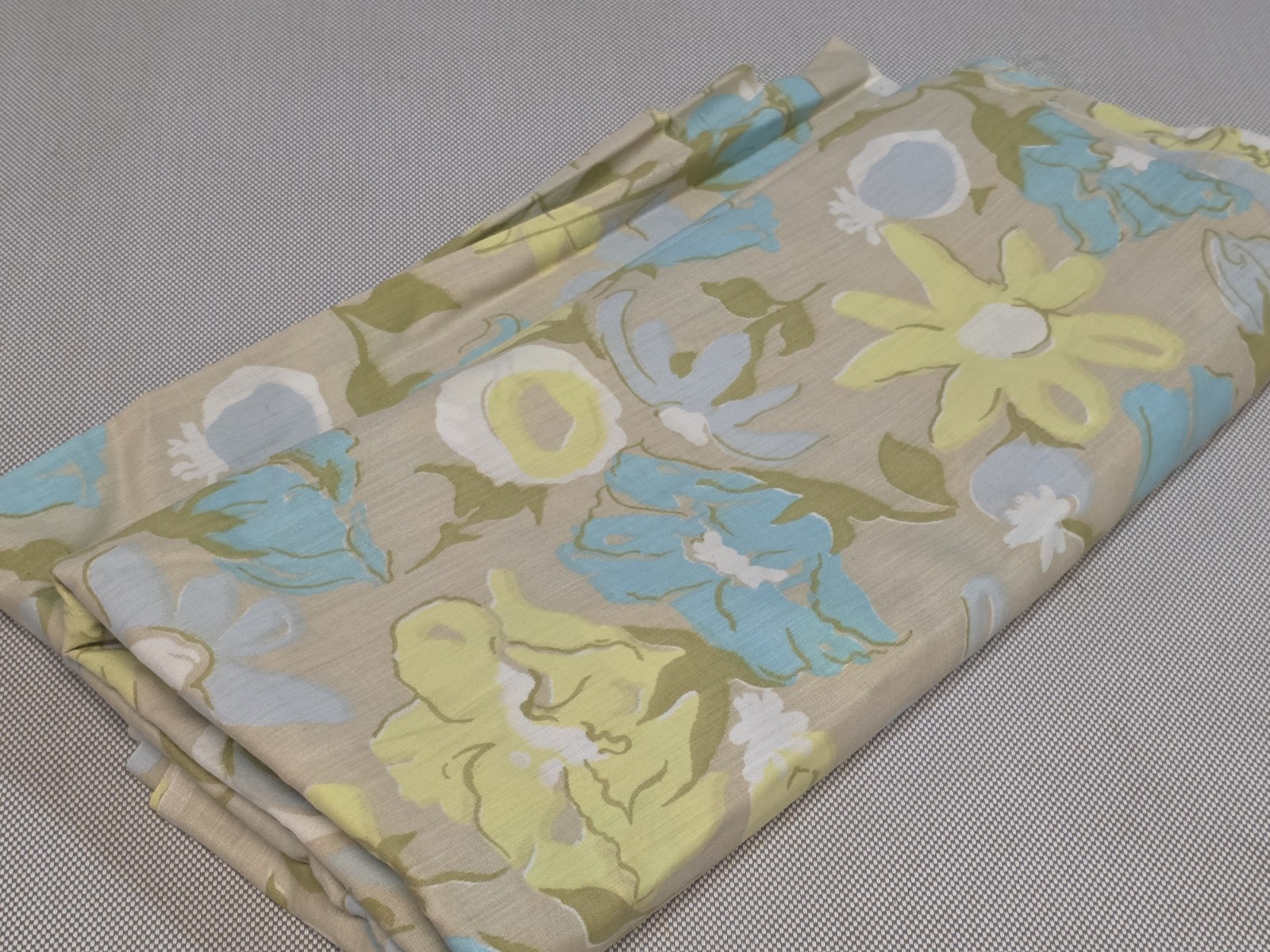 Vtg Crown Fabrics Ltd Mod Floral Pattern 1560 1960s 1970s Blue Green 88x44 2.4Yd Vtg Crown Fabrics Ltd Mod Floral Pattern 1560 1960s 1970s Blue Green 88x44 2.4Yd