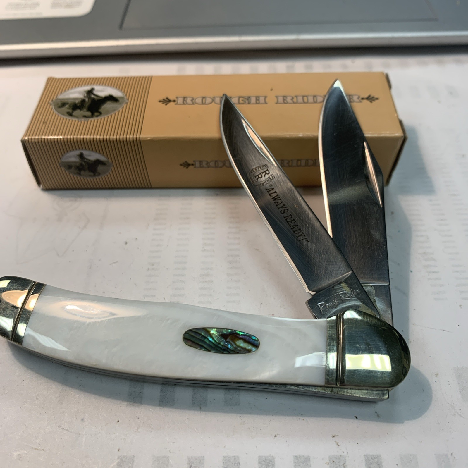 Vintage Rough Rider RR044 2 Blade Copperhead Mother of Pearl Knife New in Box Vintage Rough Rider RR044 2 Blade Copperhead Mother of Pearl Knife New in Box