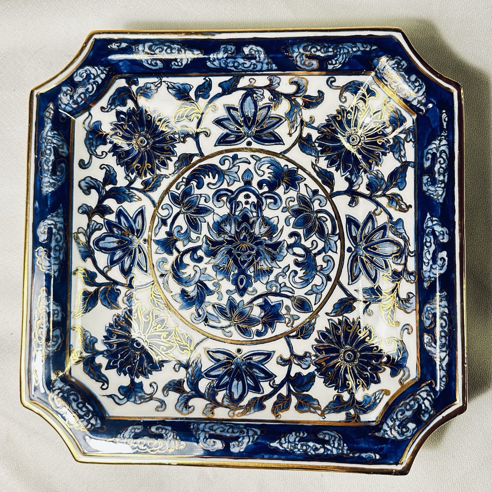 TOYO Octagon Deep Plate Cobalt White & Gold Vintage Made by Heng Ming Jian Zhi TOYO Octagon Deep Plate Cobalt White & Gold Vintage Made by Heng Ming Jian Zhi