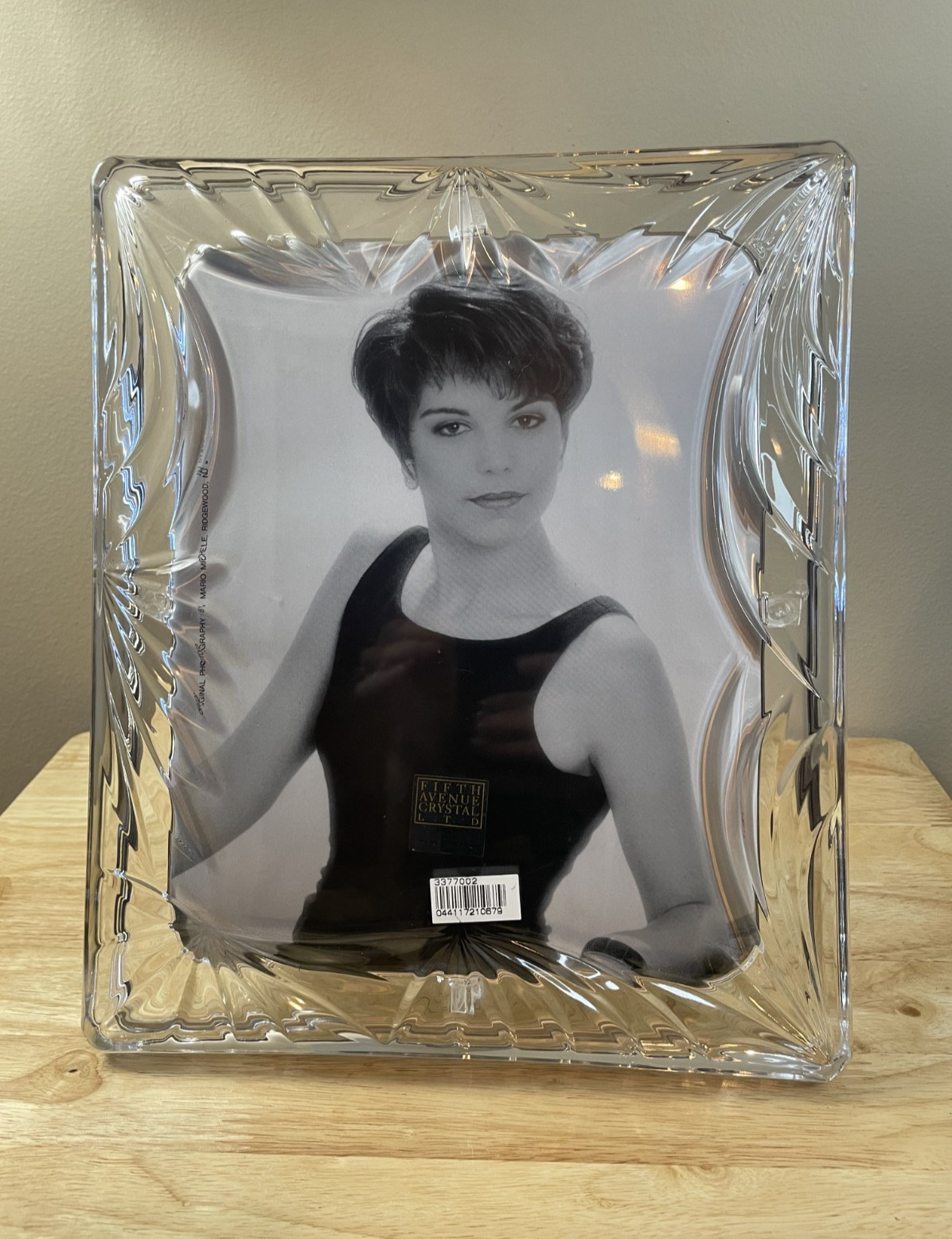 Vintage Fifth Avenue Crystal Silhouette Picture Frame 8x10 Heavy Textured Vintage Fifth Avenue Crystal Silhouette Picture Frame 8x10 Heavy Textured