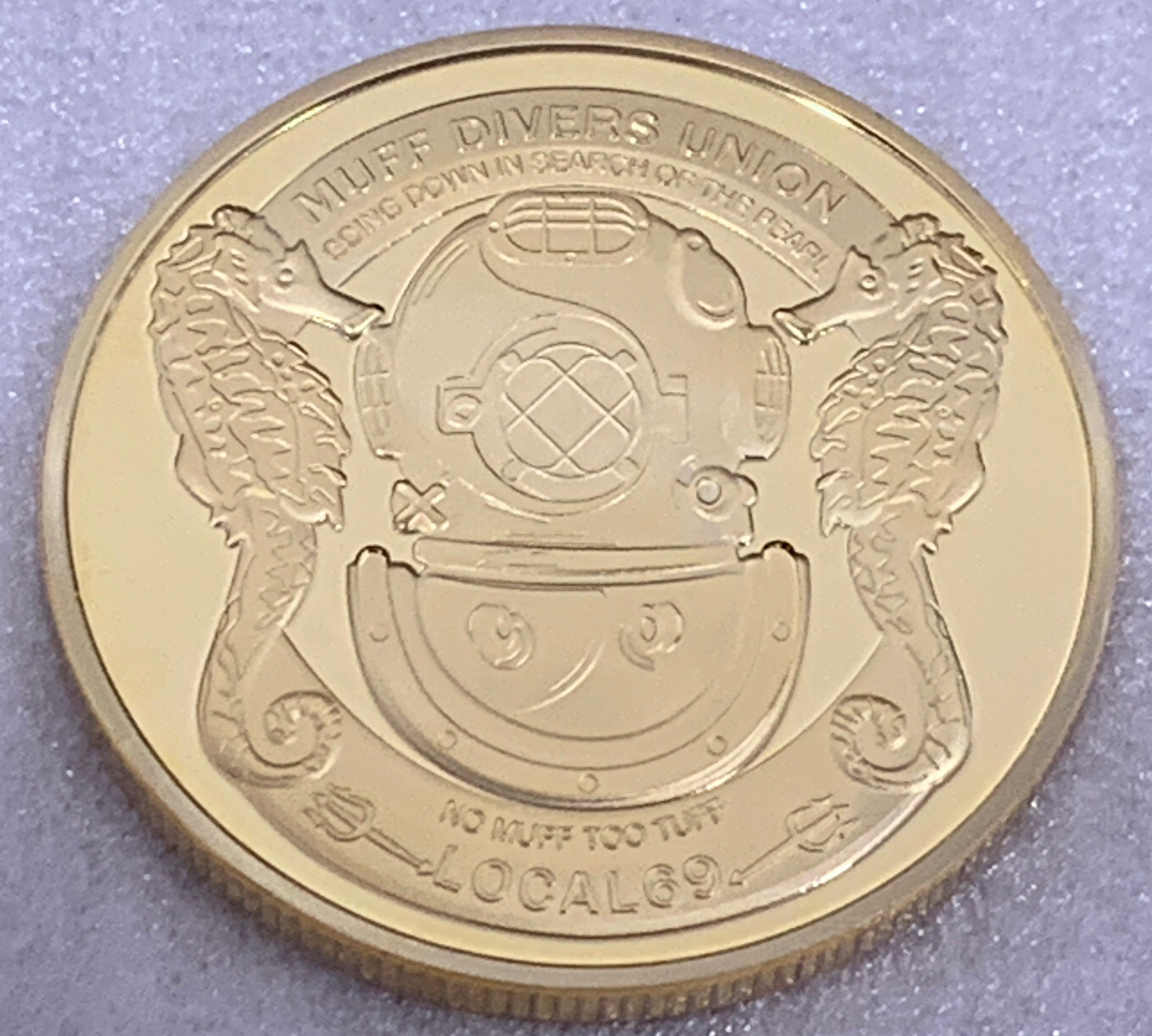 * 10 Pieces Of Adult Muff Divers Coin Union 69 No Muff Too Tough Gold Finish * 10 Pieces Of Adult Muff Divers Coin Union 69 No Muff Too Tough Gold Finish