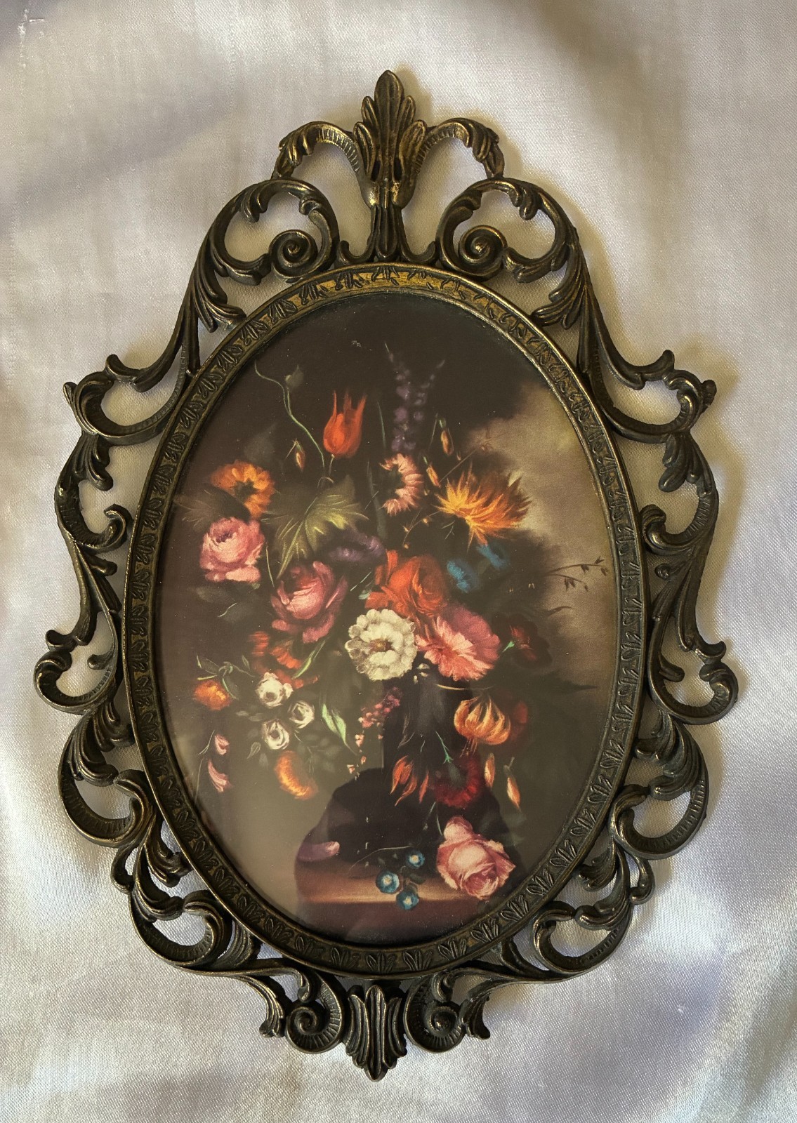 Vintage Brass Oval Ornate Convex Floral Picture Frame Made in Italy 10\ Vintage Brass Oval Ornate Convex Floral Picture Frame Made in Italy 10\