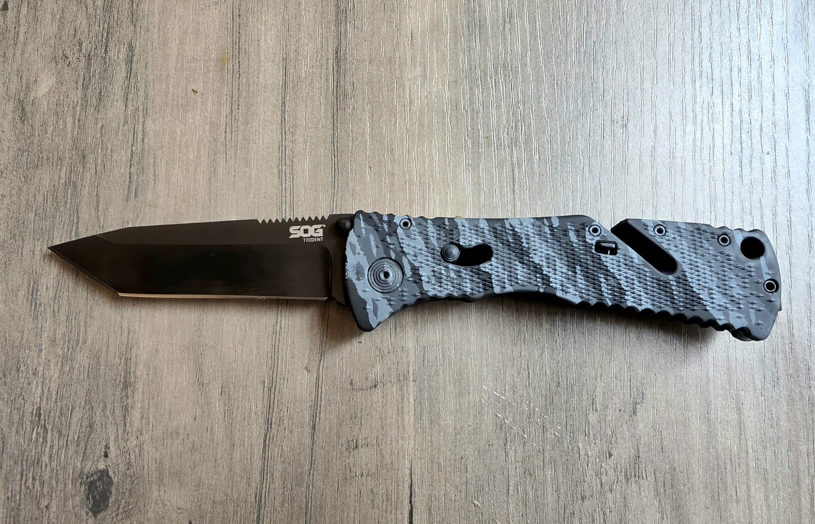 SOG Trident GHOST WARRIOR CAMO Assisted Opening 3.75
