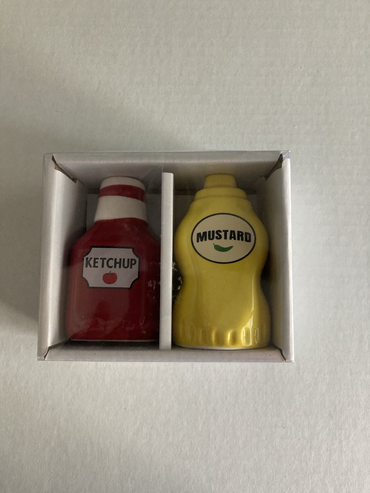 New Retro Ceramic Mustard & Ketchup Salt and Pepper Shaker Set