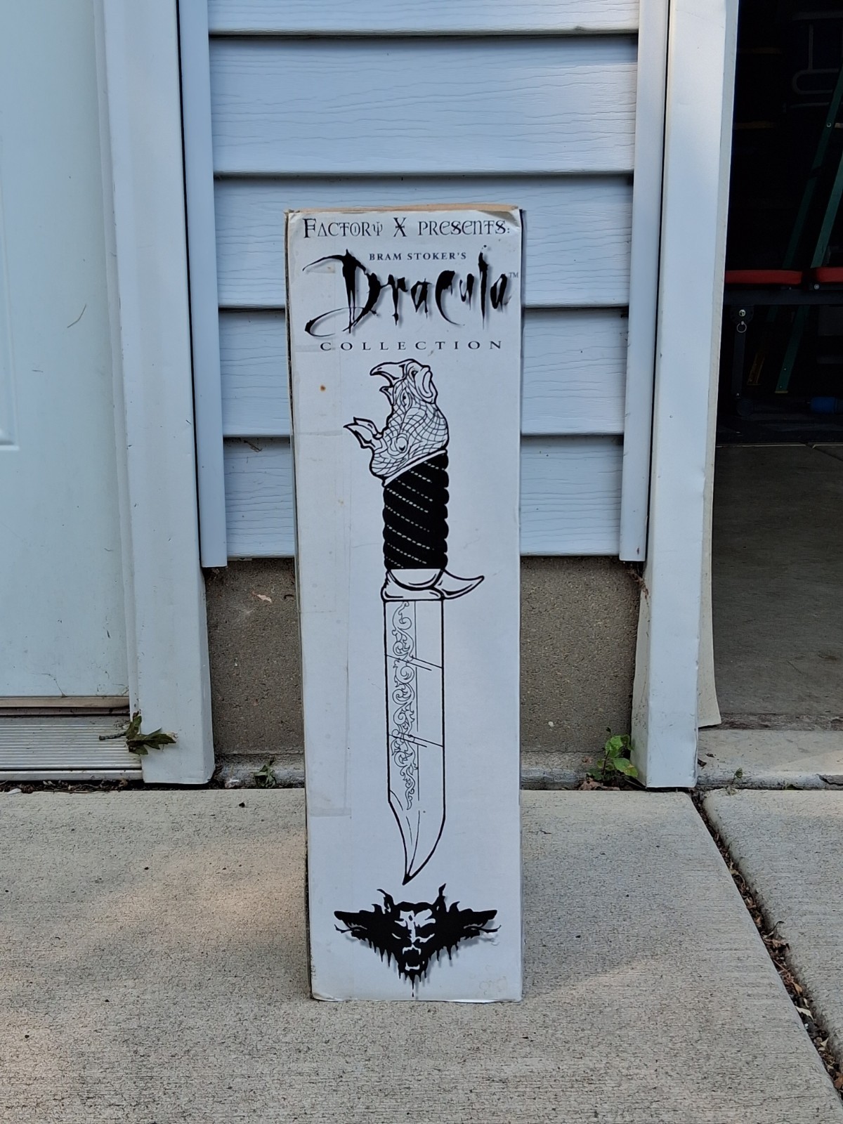 Rare Factory X Dracula Rhino Knife CIB Excellent Condition Rare Factory X Dracula Rhino Knife CIB Excellent Condition