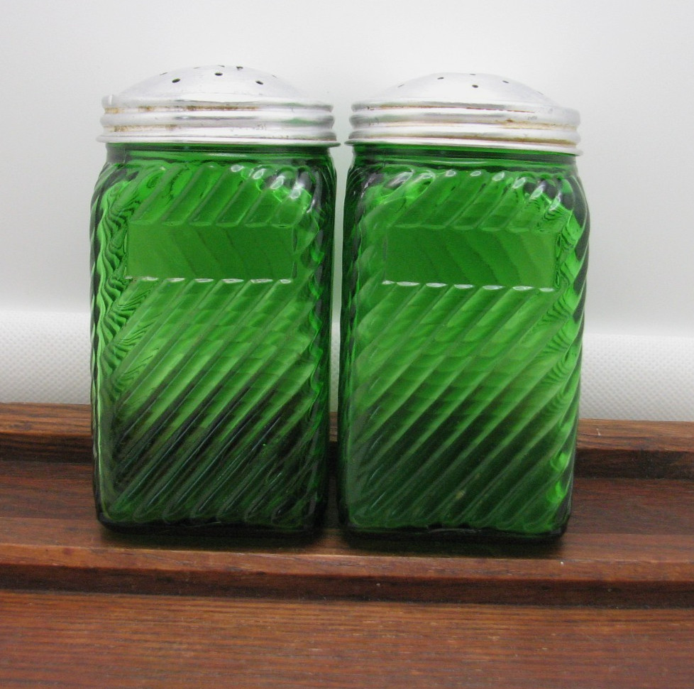 Two Vintage Owens-Illinois Forest Green Ribbed Spice Shaker Jars Hoosier 4-3/8\ Two Vintage Owens-Illinois Forest Green Ribbed Spice Shaker Jars Hoosier 4-3/8\