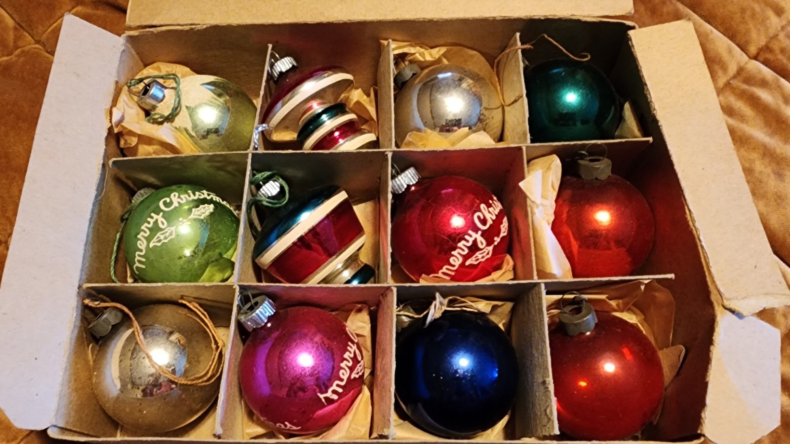 Vtg mixed lot of Christmas Ornaments in vintage doubl-go Box Vtg mixed lot of Christmas Ornaments in vintage doubl-go Box