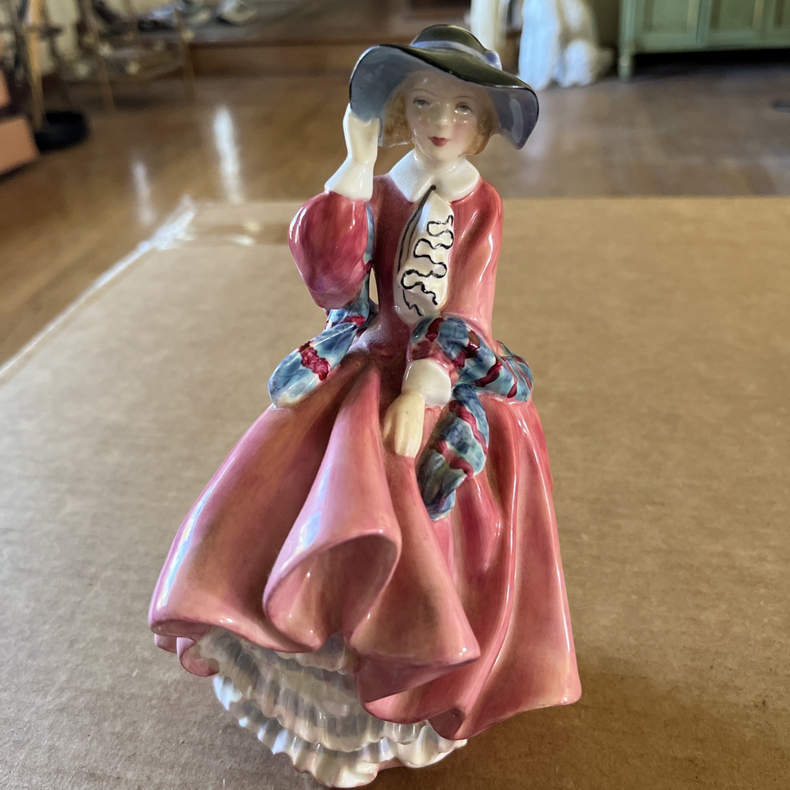 Royal Doulton Top o\' the Hill Harradine Bone China Hand Painted Figurine 1973 Royal Doulton Top o\' the Hill Harradine Bone China Hand Painted Figurine 1973
