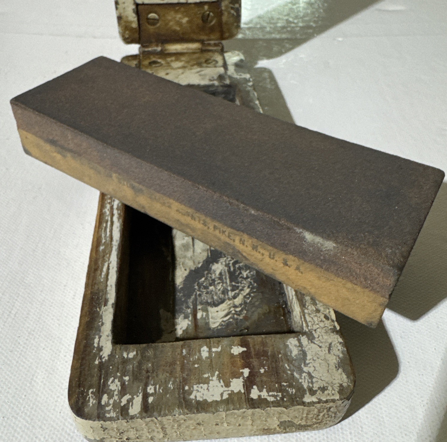 Vintage Norton Pike India Oilstone Fine Grit Bench Sharpening Stone Wooden Box Vintage Norton Pike India Oilstone Fine Grit Bench Sharpening Stone Wooden Box