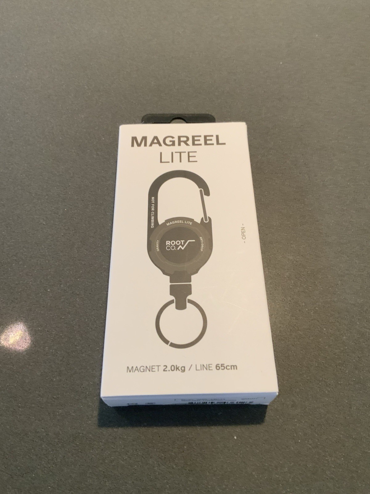 NEW ROOT CO. GRAVITY MAG REEL LITE a carabiner reel with a built-in magnet NEW ROOT CO. GRAVITY MAG REEL LITE a carabiner reel with a built-in magnet
