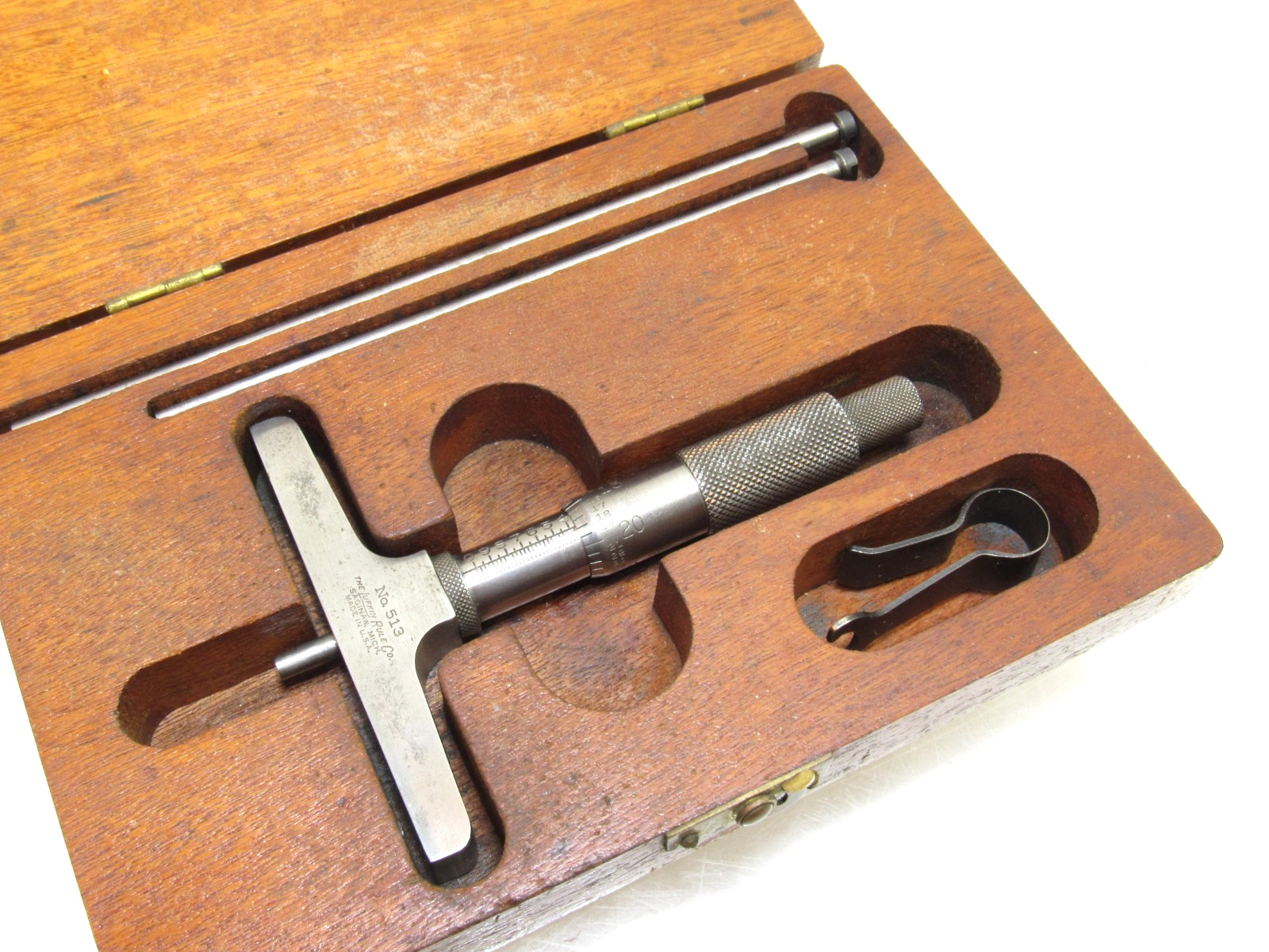 BIN1 NICE VINTAGE LUFKIN RULE CO. NO. 513 DEPTH MICROMETER GAUGE IN CASE T16048 BIN1 NICE VINTAGE LUFKIN RULE CO. NO. 513 DEPTH MICROMETER GAUGE IN CASE T16048