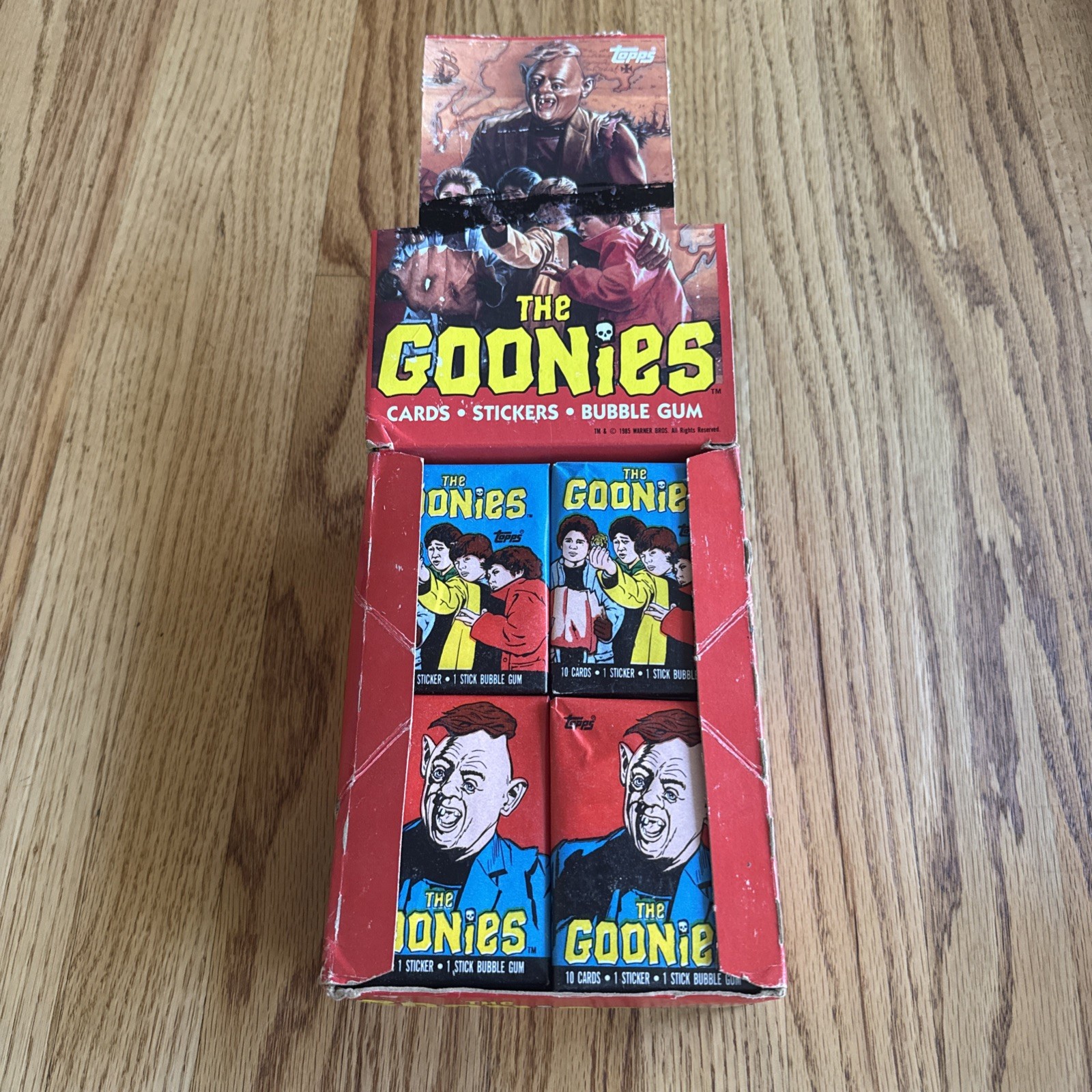 1x 1985 TOPPS The Goonies Sealed Wax Pack - 10 Cards + 1 Sticker Per Pack 1x 1985 TOPPS The Goonies Sealed Wax Pack - 10 Cards + 1 Sticker Per Pack