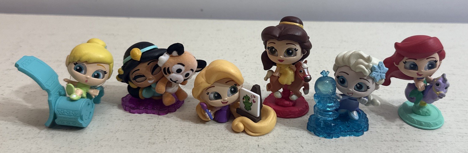 Disney Doorables Ticket to Fun Princesses Mini Figures 6 Piece Set Disney Doorables Ticket to Fun Princesses Mini Figures 6 Piece Set
