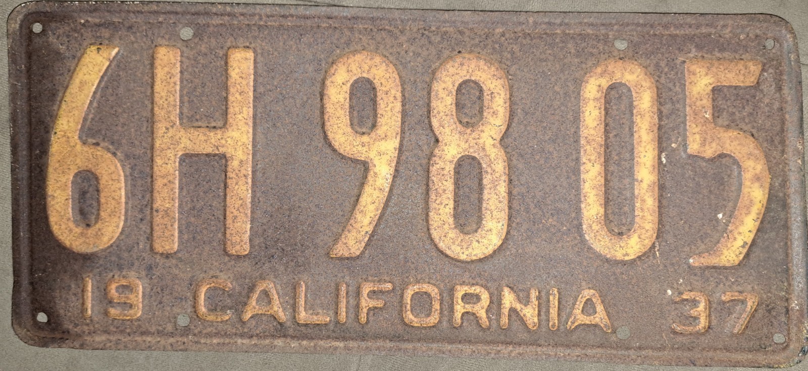 VINTAGE 1937 CALIFORNIA LICENSE PLATE YELLOW/BLACK NORRIS MANUFACTURING COMPANY VINTAGE 1937 CALIFORNIA LICENSE PLATE YELLOW/BLACK NORRIS MANUFACTURING COMPANY
