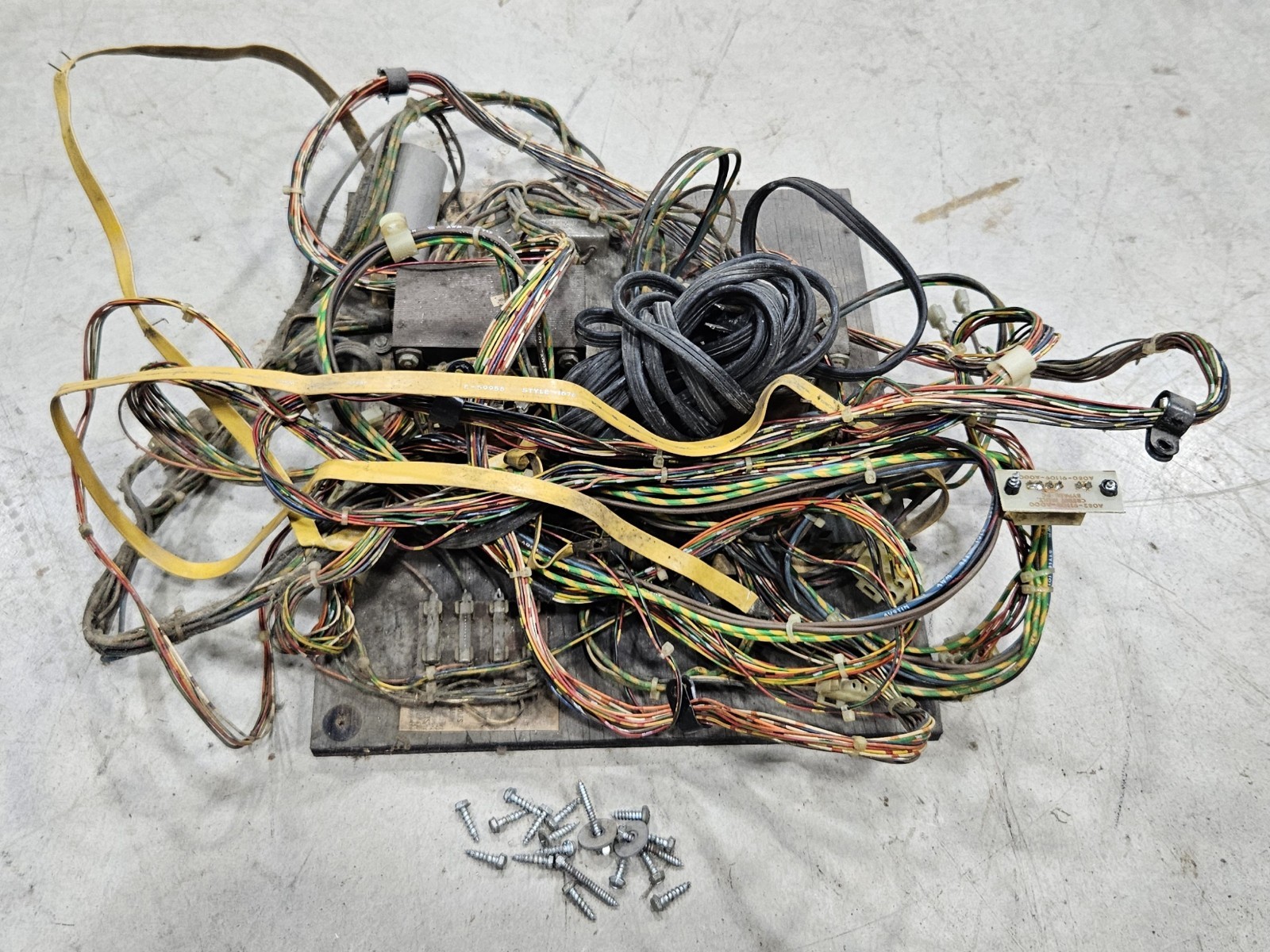 Original 1981 Midway Ms. Pac-Man Power Supply Wiring Harness Screws Original 1981 Midway Ms. Pac-Man Power Supply Wiring Harness Screws