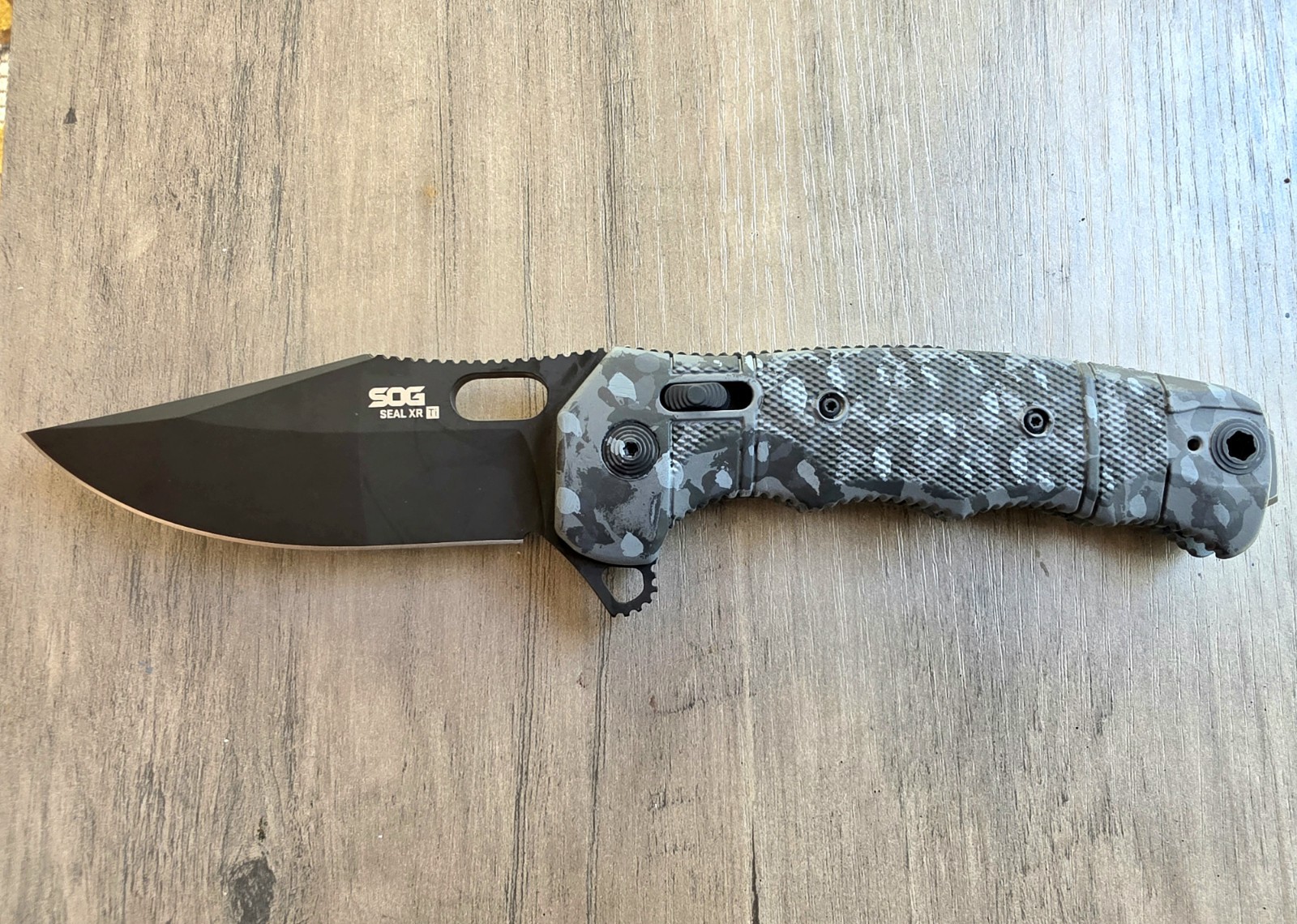 SOG Seal XR Ti MagnaCut GHOST STRIKE CAMO Scales Plus 2 Extra 4