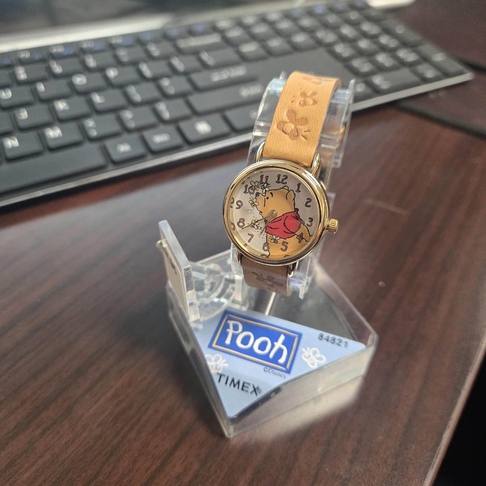 Vintage Winnie The Pooh Timex 84821 Watch With Rotating Bees Vintage Winnie The Pooh Timex 84821 Watch With Rotating Bees