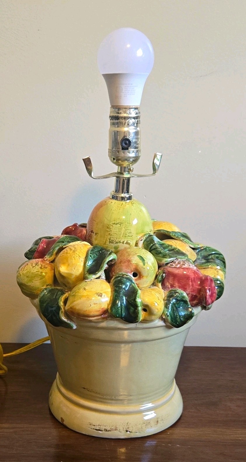Vintage Italian Ceramic Fruit Basket Table Lamp MCM Capodimonte Style Majolica Vintage Italian Ceramic Fruit Basket Table Lamp MCM Capodimonte Style Majolica