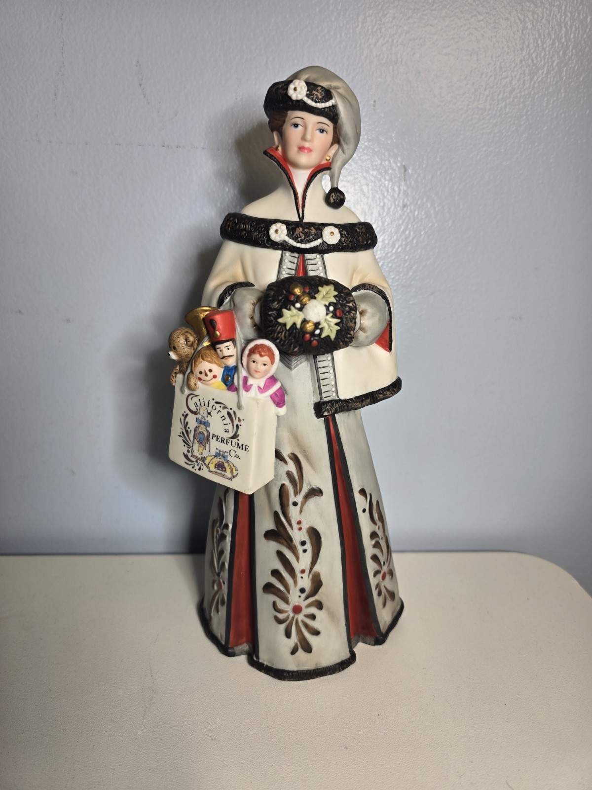 Vintage 1999 Avon Mrs. Albee President Award Porcelain Figurine 9.5 Vintage 1999 Avon Mrs. Albee President Award Porcelain Figurine 9.5