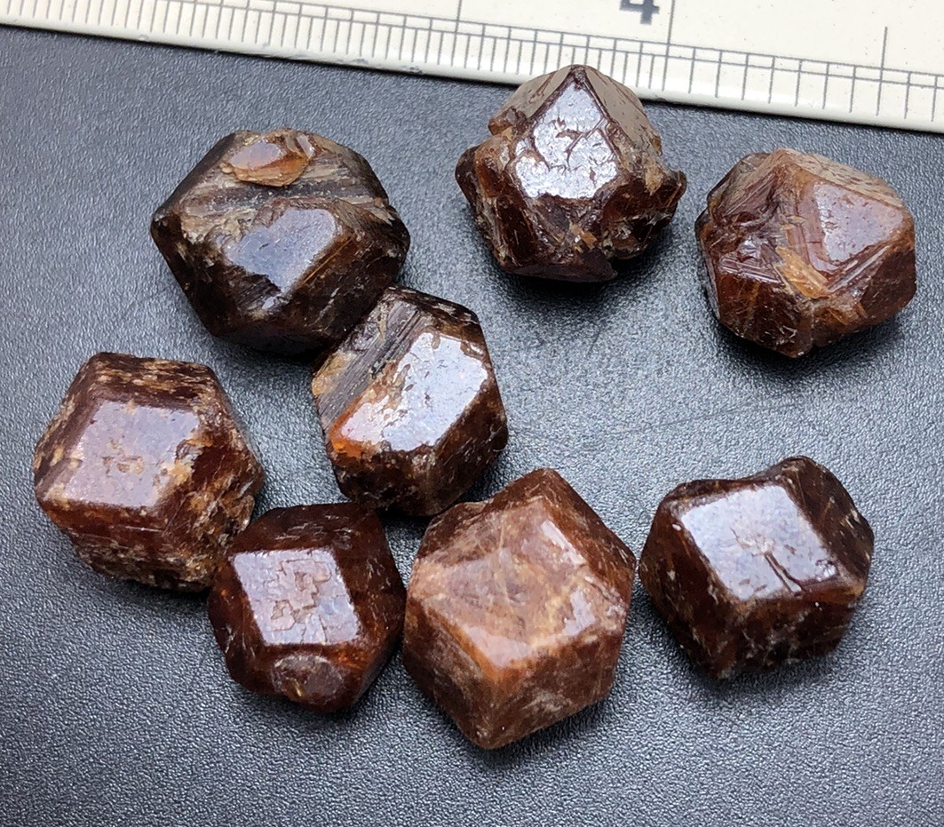 117 Crt / 8 Piece / Natural Full Terminated grossular garnet crystal Deal