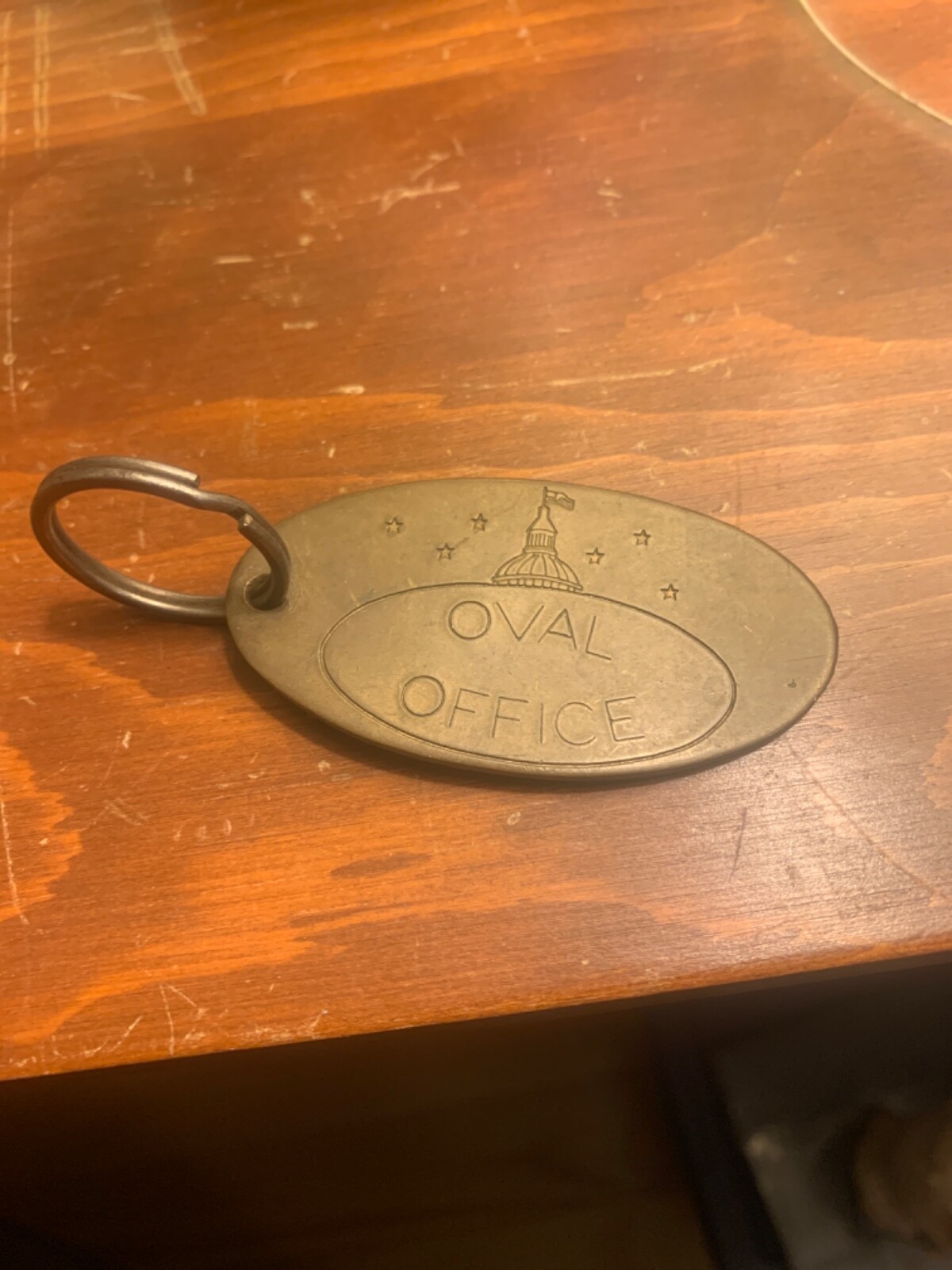 Vintage Oval Brass Gag Presidential OVAL OFFICE Key Fob White House w/ Stars
