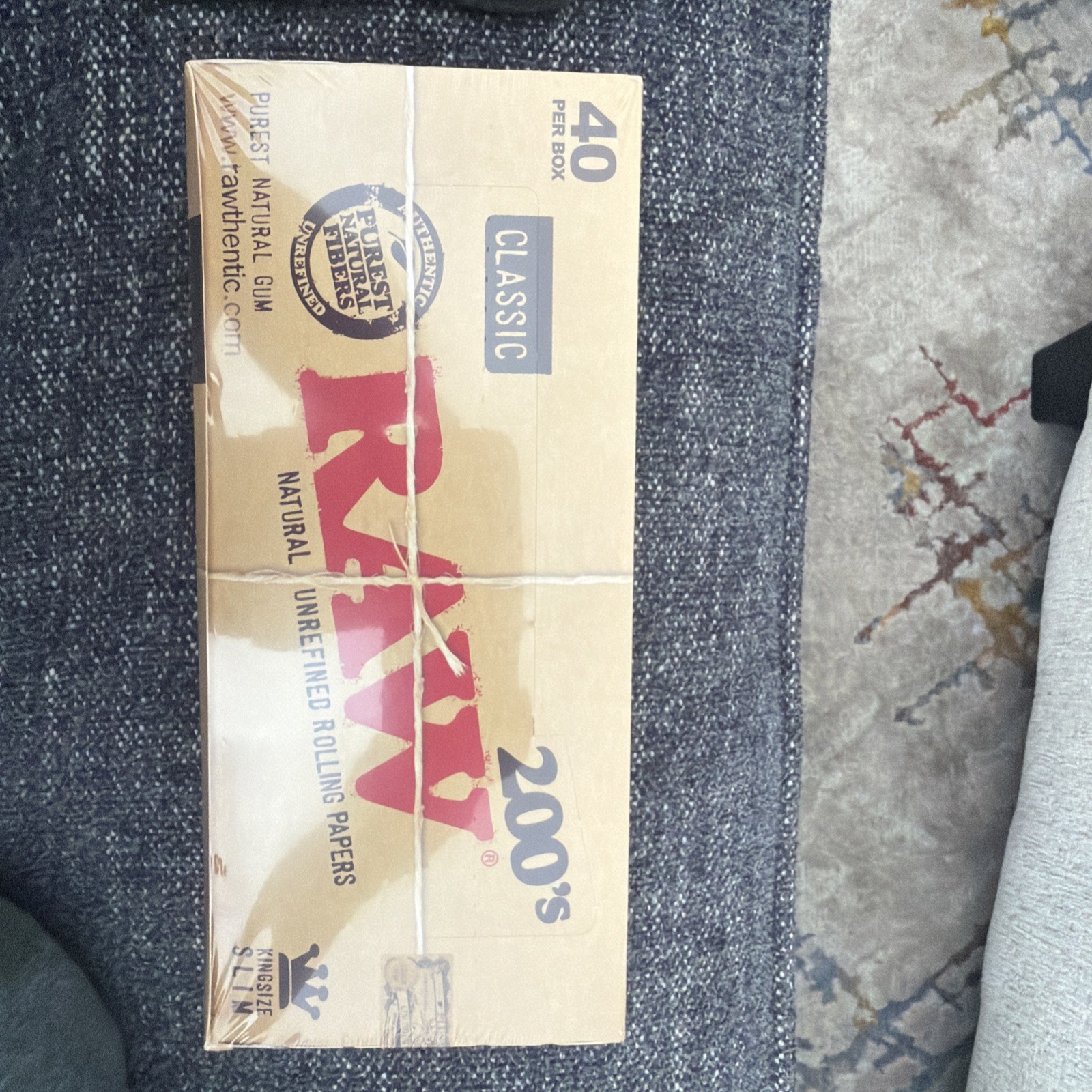 FULL BOX 40 Packs RAW 200's Classic King Size Slim FLAT PACK Rolling papers FULL BOX 40 Packs RAW 200's Classic King Size Slim FLAT PACK Rolling papers