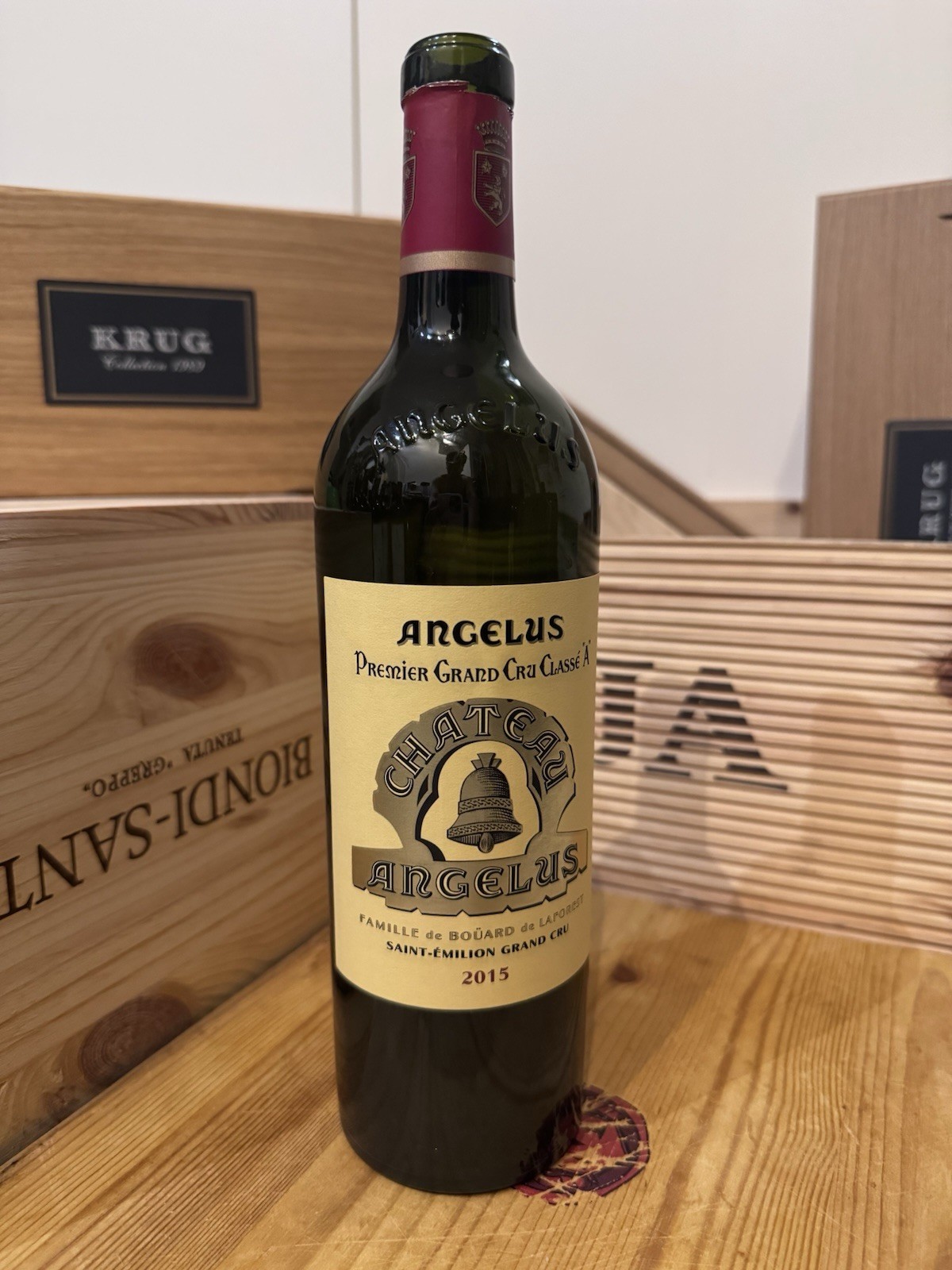 Château Angélus Saint-Émilion Grand Cru 2015 Empty Collectible Bottle Château Angélus Saint-Émilion Grand Cru 2015 Empty Collectible Bottle
