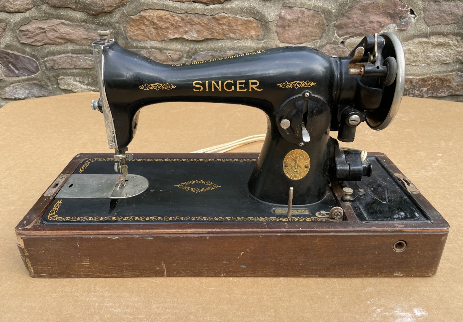 WONDERFUL Vintage SINGER MODEL 15 1936 Sewing Machine Cast Iron Untested WONDERFUL Vintage SINGER MODEL 15 1936 Sewing Machine Cast Iron Untested