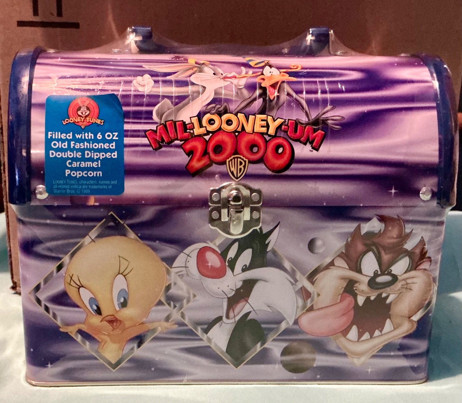 1999 WB LOONEY TOONS MIL-LOONEY-UM 2000 METAL LUNCH BOX RARE MINT CONDITION 1999 WB LOONEY TOONS MIL-LOONEY-UM 2000 METAL LUNCH BOX RARE MINT CONDITION