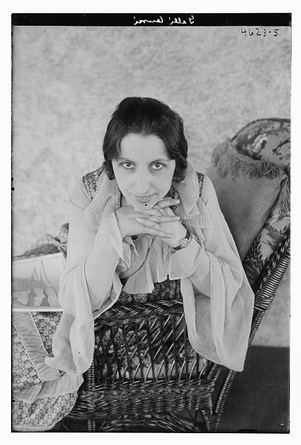 Photo:Amelita Galli-Curci Portrait on Wicker Chaise Lounge
