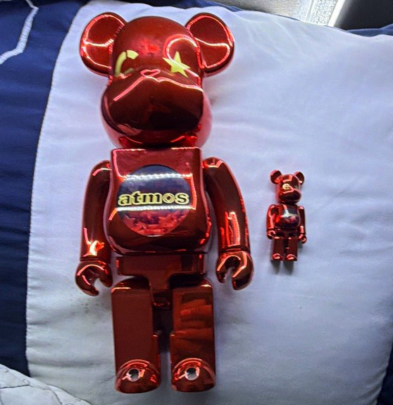 Medicom Toy Be@rbrick Bearbrick Atmos Red Metallic Vinyl Figure Set 2-Pack Medicom Toy Be@rbrick Bearbrick Atmos Red Metallic Vinyl Figure Set 2-Pack