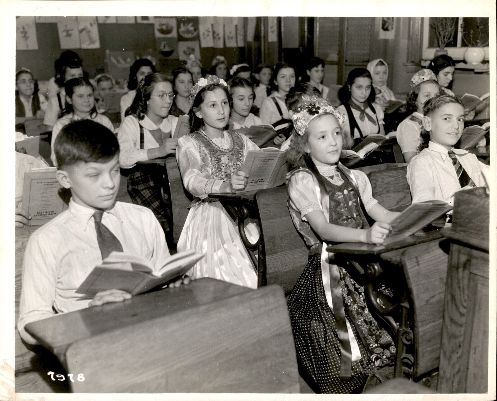 LD288 Original Photo NEW YORK SCHOOL KIDS EVERY NATIONALITY OF WORLD IN CLASS