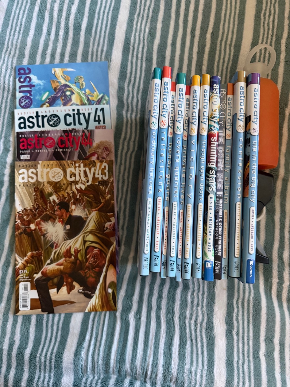 LOT OF 12 Col. Ed. DC/VERTIGO's ASTRO CITY (2011-2017, hc/sc mixes) + 4 issues LOT OF 12 Col. Ed. DC/VERTIGO's ASTRO CITY (2011-2017, hc/sc mixes) + 4 issues
