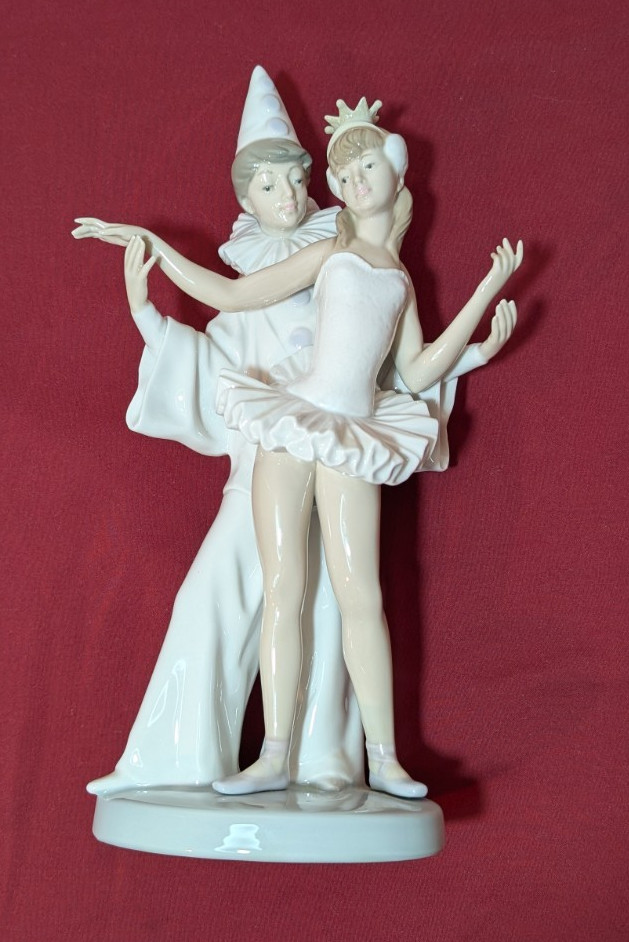 Vintage1974 Retired Lladro Porcelain Figurine “Carnival Couple” #4882 Vintage1974 Retired Lladro Porcelain Figurine “Carnival Couple” #4882