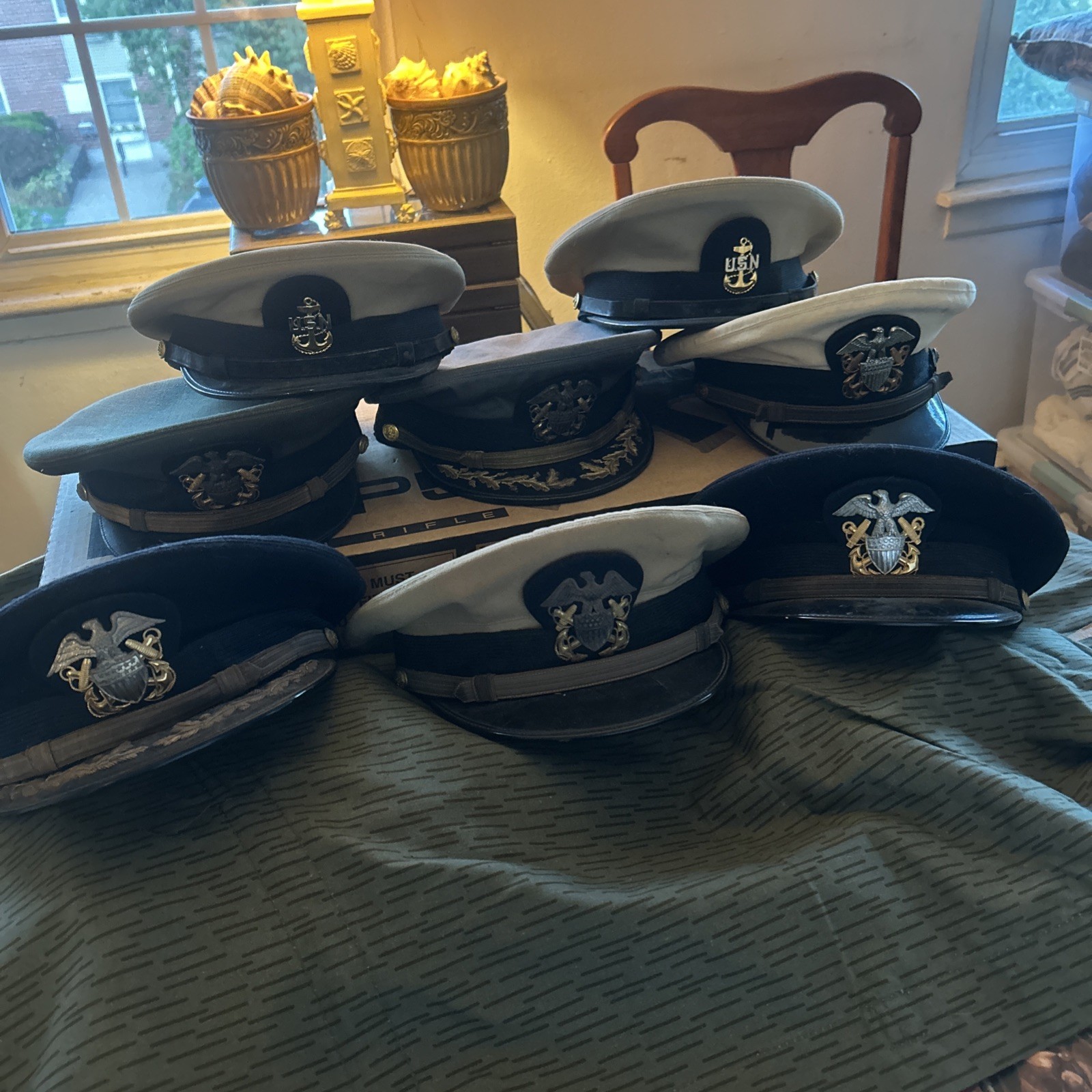 US NAVY VINTAGE OFFICERS HATS UNKNOWN RANKS MOST ARE WW2 US NAVY VINTAGE OFFICERS HATS UNKNOWN RANKS MOST ARE WW2