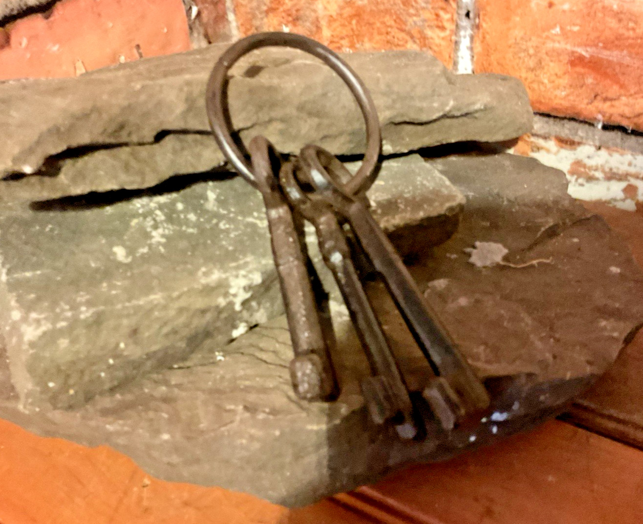 Set of 3 Vintage Style Cast Iron Jailers Keys...Great Home Decor...Ships Free Set of 3 Vintage Style Cast Iron Jailers Keys...Great Home Decor...Ships Free
