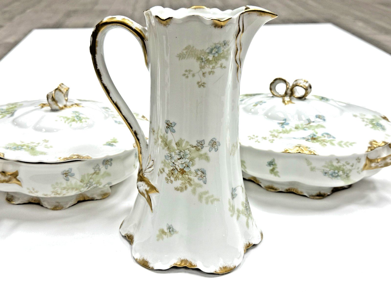 Haviland Limoges Schleiger 52B Blue Flower Gold Chocolate pot & 2 covered dishes Haviland Limoges Schleiger 52B Blue Flower Gold Chocolate pot & 2 covered dishes