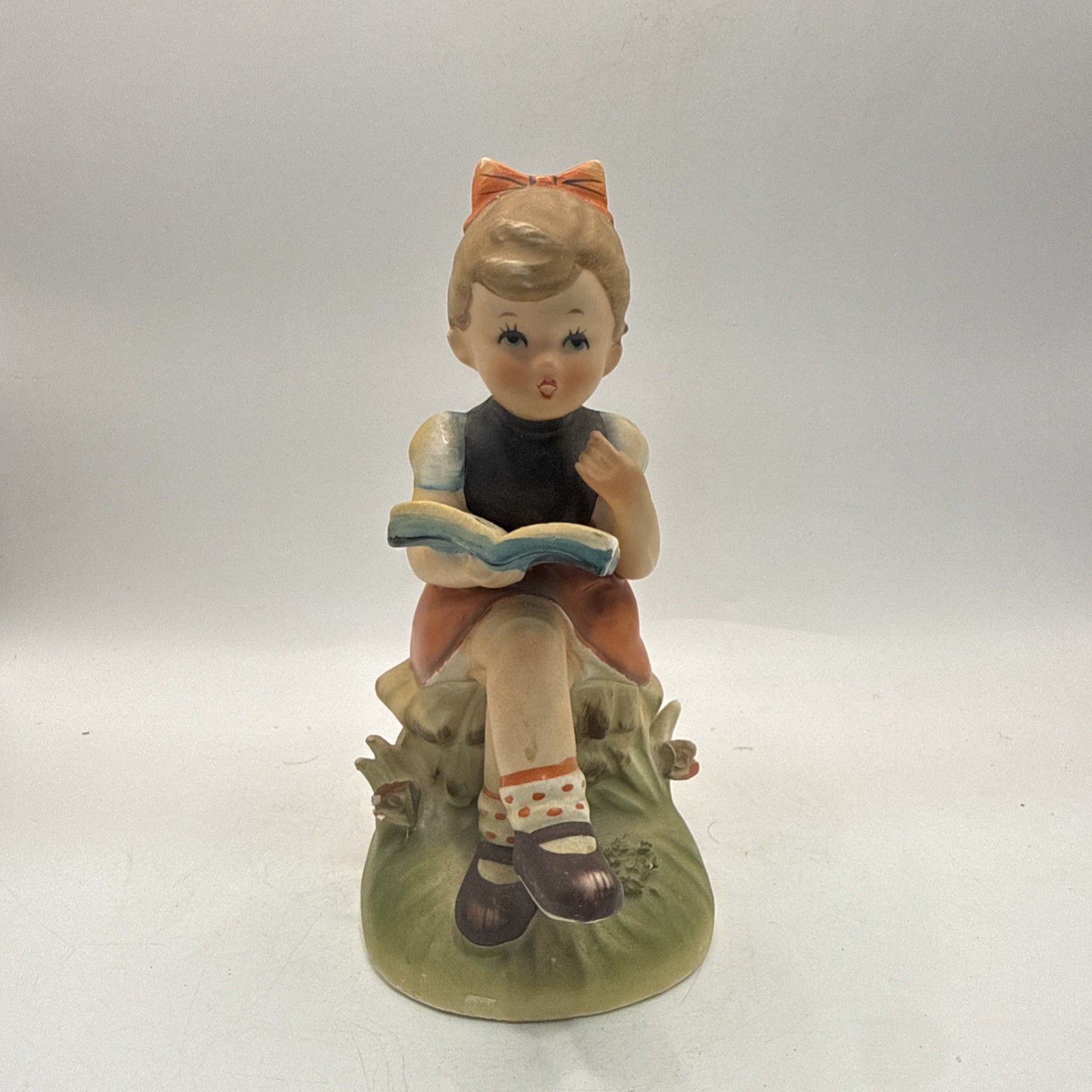 Vintage 1950\'s Erich Stauffers\' Porcelain Figurine S8543 Girl & Photo Art Book * Vintage 1950\'s Erich Stauffers\' Porcelain Figurine S8543 Girl & Photo Art Book *