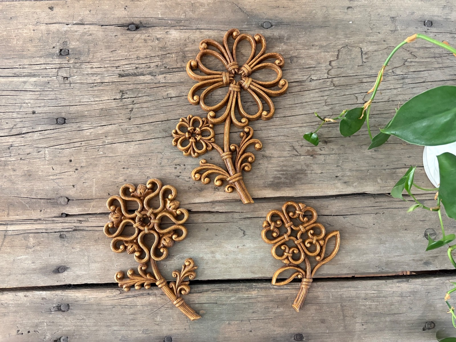 Set of 3 Vintage Decorative Wooden Flower Wall Hangings Set of 3 Vintage Decorative Wooden Flower Wall Hangings