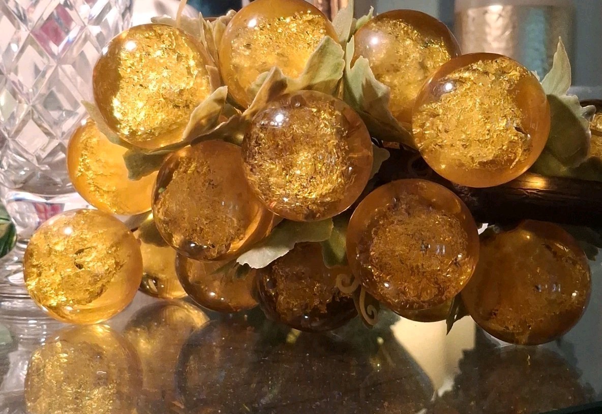 Vtg MCM Gold Flake Lucite Grape Cluster UV Reactive Glow Apple Juice 10 Vtg MCM Gold Flake Lucite Grape Cluster UV Reactive Glow Apple Juice 10