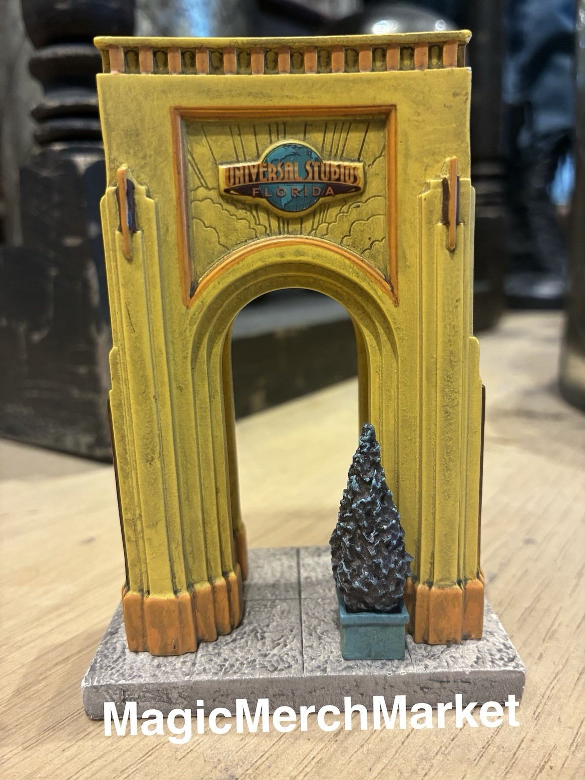 Universal Studios Florida Arch Archway Entrance Display Figure Universal Studios Florida Arch Archway Entrance Display Figure