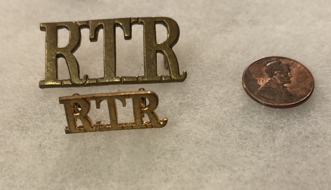 Pair Of Assorted BRITISH MILITARY CAP BADGES Royal Tank Regiment Collar Title Pair Of Assorted BRITISH MILITARY CAP BADGES Royal Tank Regiment Collar Title