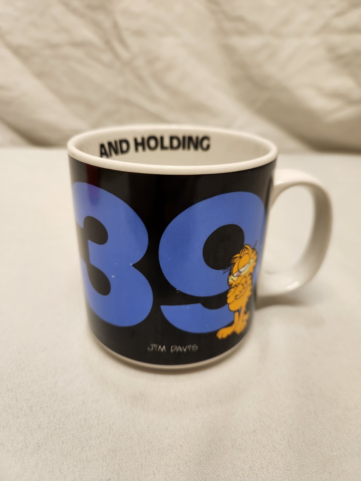 Garfield The Cat - 39 And Holding Coffee Mug  1978 - Classic Comic Jim Davis - 