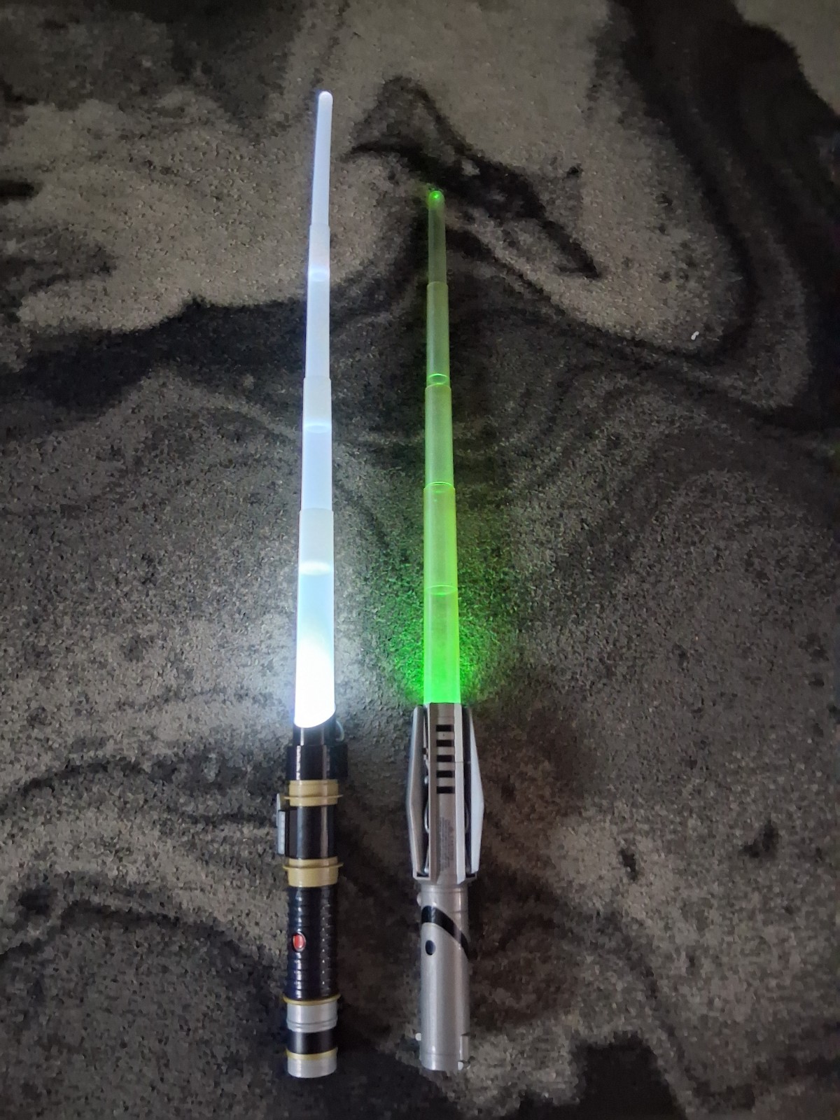 Vintage 2000s Star Wars cossplay  Red light sabers + more action and sounds 🔥 